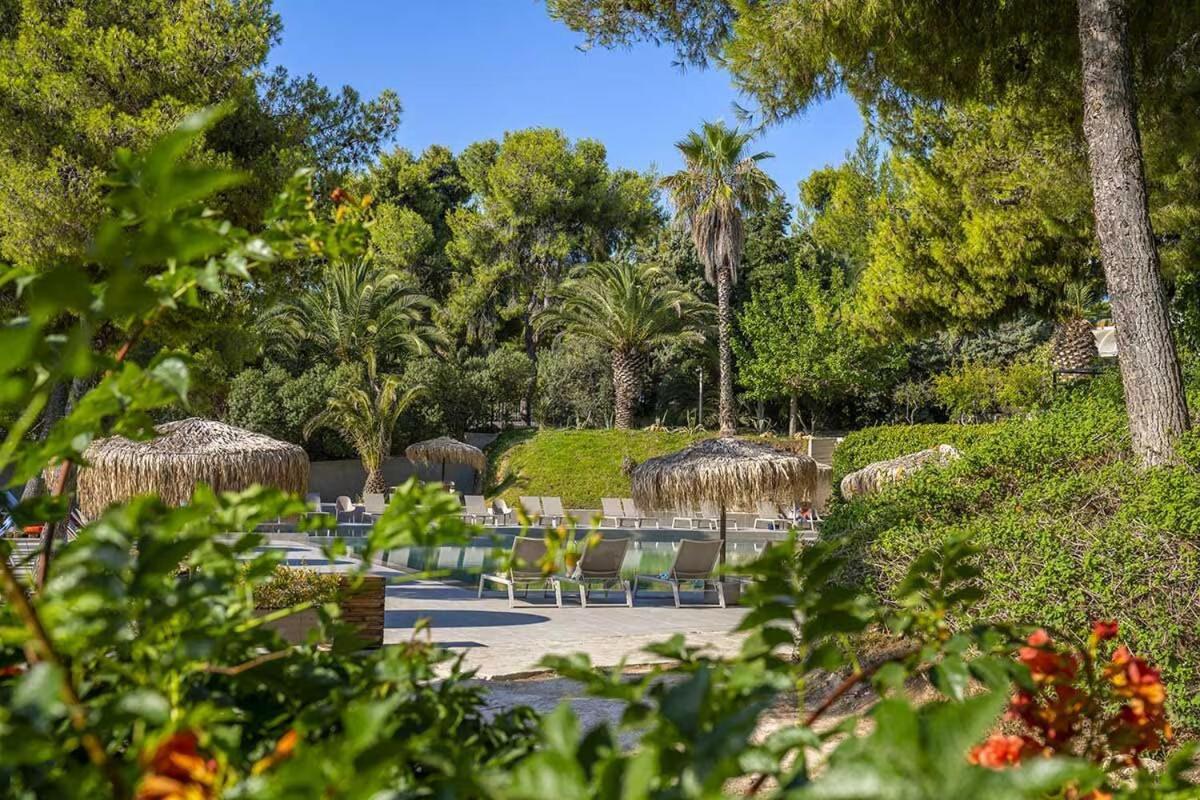 King Saron Hotel Resort Isthmia Esterno foto